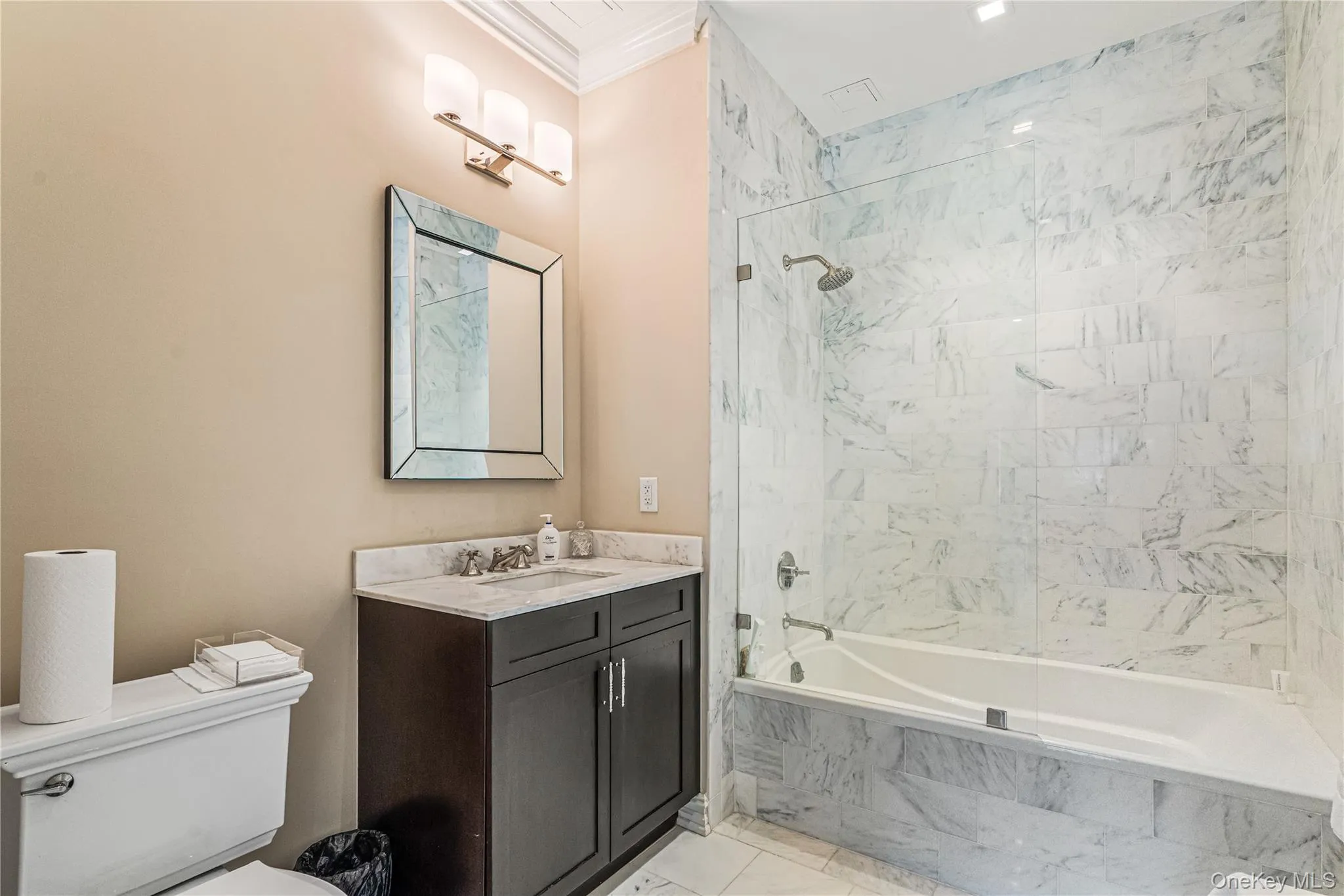 2000 Royal Court, North Hempstead, NY, 2 Bedrooms Bedrooms, 5 Rooms Rooms,2 BathroomsBathrooms,Residential,For Rent,Royal,0,1042837 2000 Royal Court, North Hempstead, NY, 2 Bedrooms Bedrooms, 5 Rooms Rooms,2 BathroomsBathrooms,Residential,For Rent,Royal,0,1042837