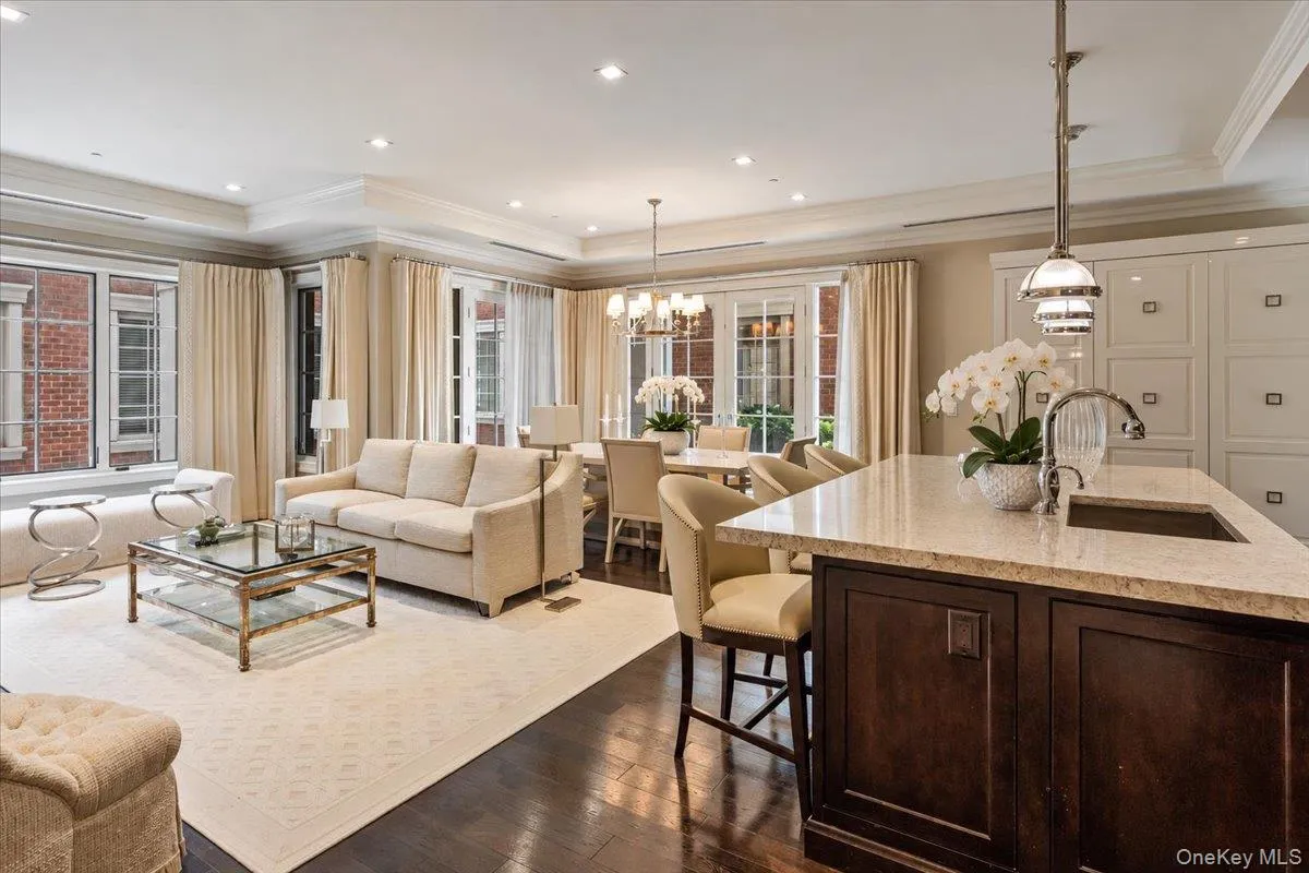 2000 Royal Court, North Hempstead, NY, 2 Bedrooms Bedrooms, 5 Rooms Rooms,2 BathroomsBathrooms,Residential,For Rent,Royal,0,1042837 2000 Royal Court, North Hempstead, NY, 2 Bedrooms Bedrooms, 5 Rooms Rooms,2 BathroomsBathrooms,Residential,For Rent,Royal,0,1042837