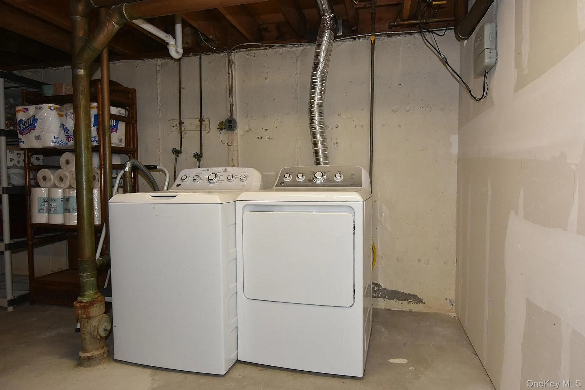 14 Milburn Road, Brookhaven, NY, 3 Bedrooms Bedrooms, 6 Rooms Rooms,1 BathroomBathrooms,Residential,For Rent,Milburn,0,1042839 14 Milburn Road, Brookhaven, NY, 3 Bedrooms Bedrooms, 6 Rooms Rooms,1 BathroomBathrooms,Residential,For Rent,Milburn,0,1042839