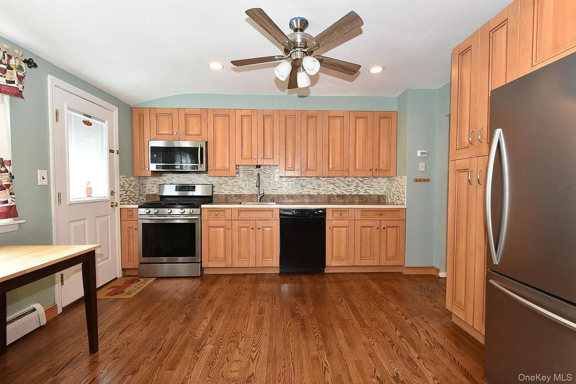 14 Milburn Road, Brookhaven, NY, 3 Bedrooms Bedrooms, 6 Rooms Rooms,1 BathroomBathrooms,Residential,For Rent,Milburn,0,1042839 14 Milburn Road, Brookhaven, NY, 3 Bedrooms Bedrooms, 6 Rooms Rooms,1 BathroomBathrooms,Residential,For Rent,Milburn,0,1042839