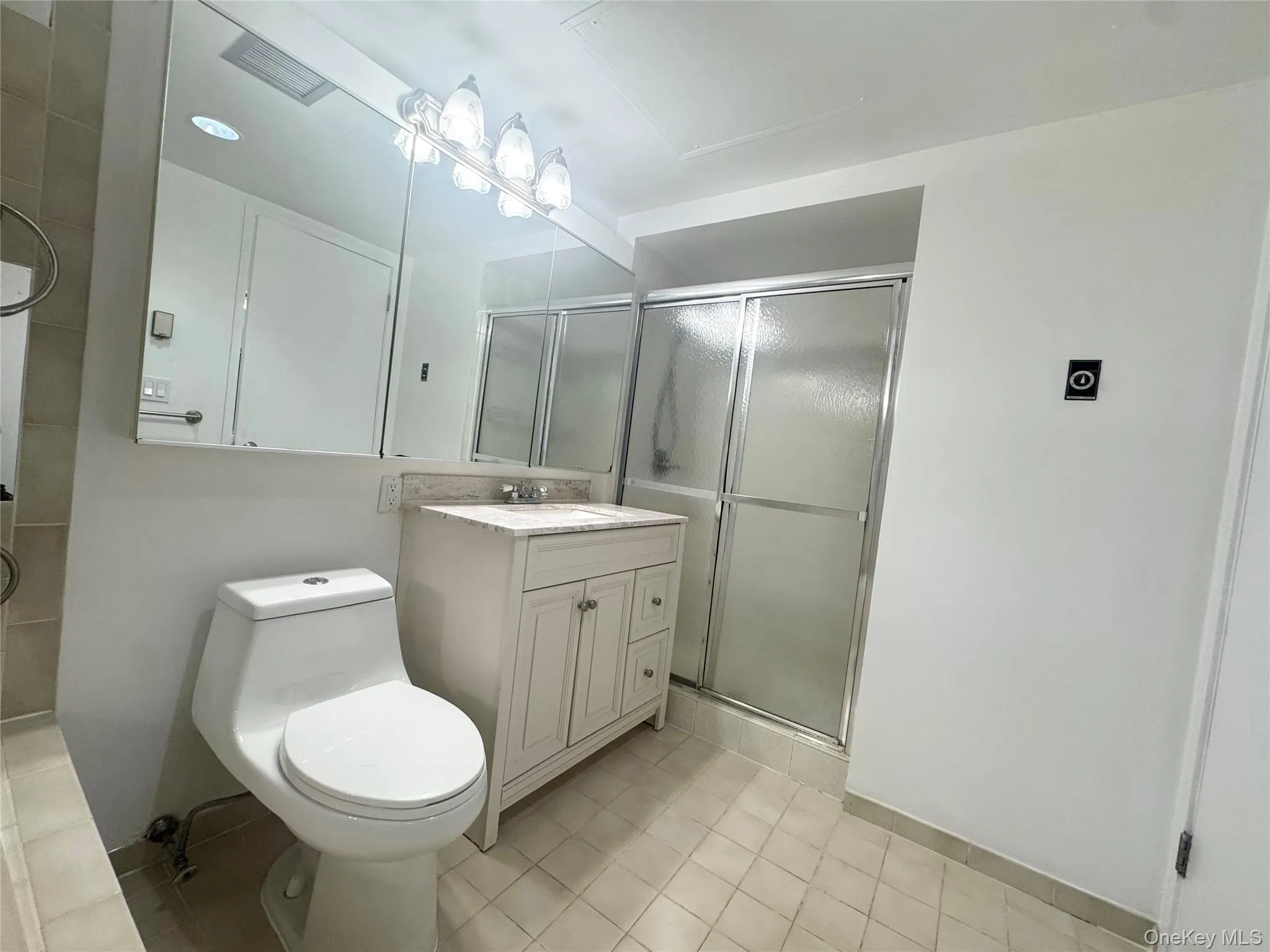 141 Great Neck Road, North Hempstead, NY, 2 Bedrooms Bedrooms, 4 Rooms Rooms,1 BathroomBathrooms,Residential Lease,For Rent,Great Neck Road,0,1042842 141 Great Neck Road, North Hempstead, NY, 2 Bedrooms Bedrooms, 4 Rooms Rooms,1 BathroomBathrooms,Residential Lease,For Rent,Great Neck Road,0,1042842
