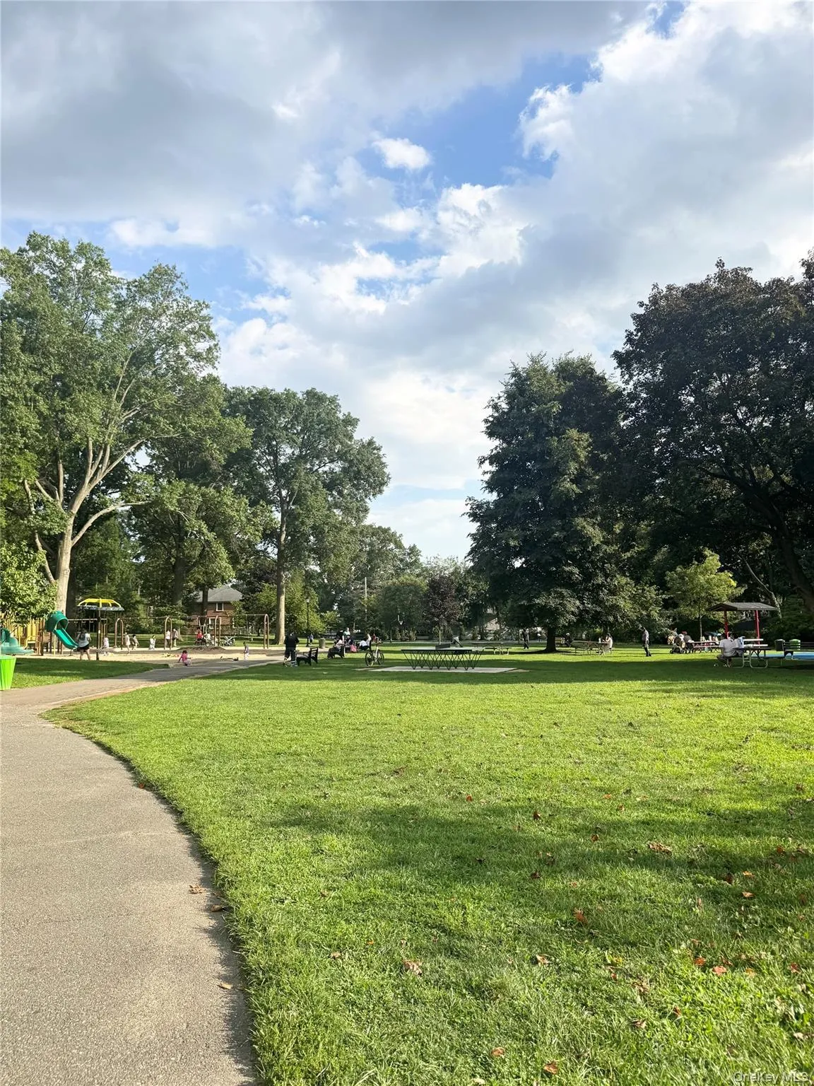 141 Great Neck Road, North Hempstead, NY, 2 Bedrooms Bedrooms, 4 Rooms Rooms,1 BathroomBathrooms,Residential Lease,For Rent,Great Neck Road,0,1042842 141 Great Neck Road, North Hempstead, NY, 2 Bedrooms Bedrooms, 4 Rooms Rooms,1 BathroomBathrooms,Residential Lease,For Rent,Great Neck Road,0,1042842