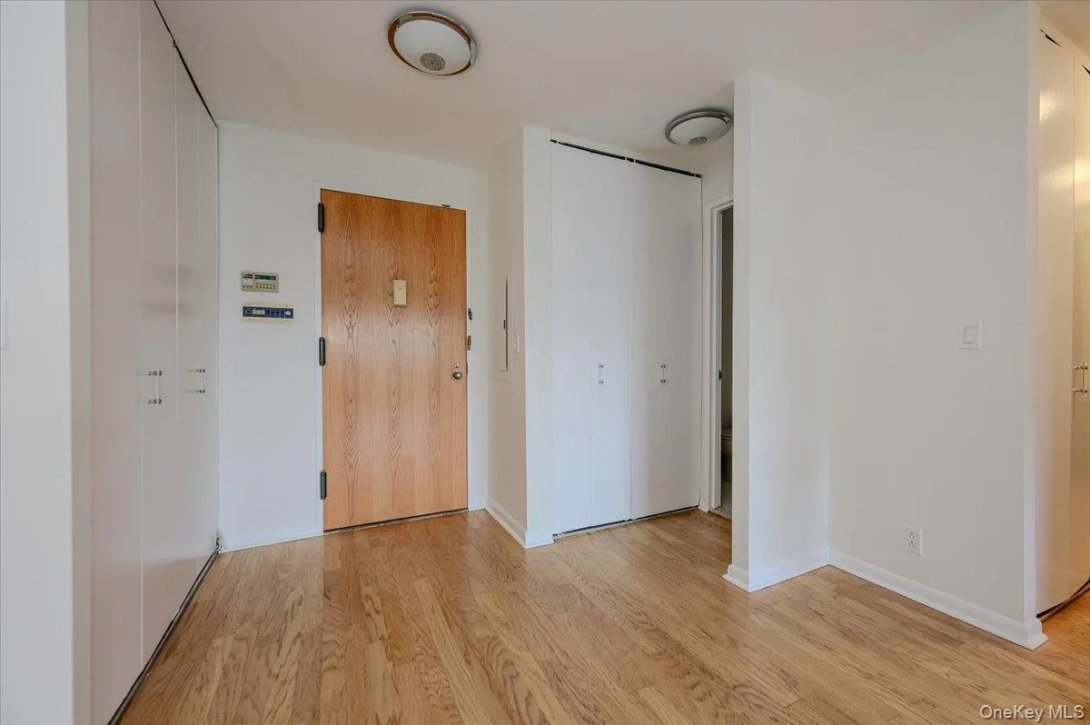 141 Great Neck Road, North Hempstead, NY, 2 Bedrooms Bedrooms, 4 Rooms Rooms,1 BathroomBathrooms,Residential Lease,For Rent,Great Neck Road,0,1042842 141 Great Neck Road, North Hempstead, NY, 2 Bedrooms Bedrooms, 4 Rooms Rooms,1 BathroomBathrooms,Residential Lease,For Rent,Great Neck Road,0,1042842