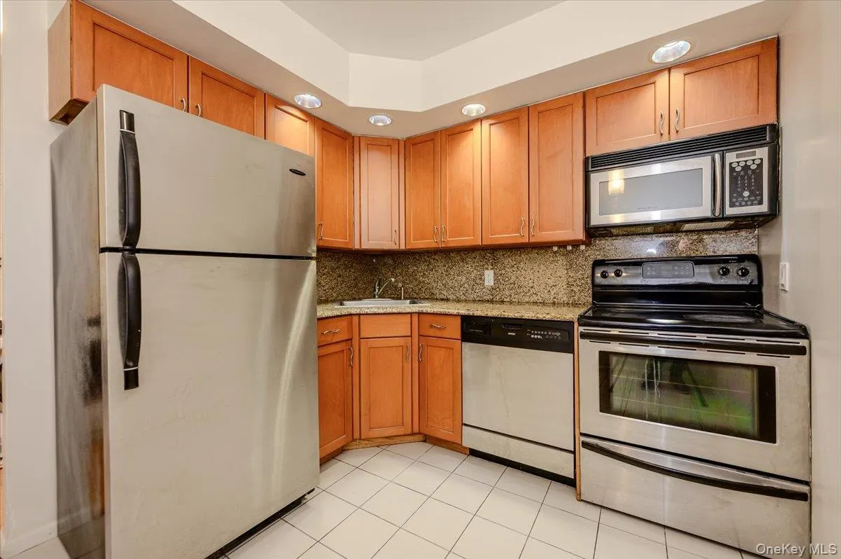 141 Great Neck Road, North Hempstead, NY, 2 Bedrooms Bedrooms, 4 Rooms Rooms,1 BathroomBathrooms,Residential Lease,For Rent,Great Neck Road,0,1042842 141 Great Neck Road, North Hempstead, NY, 2 Bedrooms Bedrooms, 4 Rooms Rooms,1 BathroomBathrooms,Residential Lease,For Rent,Great Neck Road,0,1042842