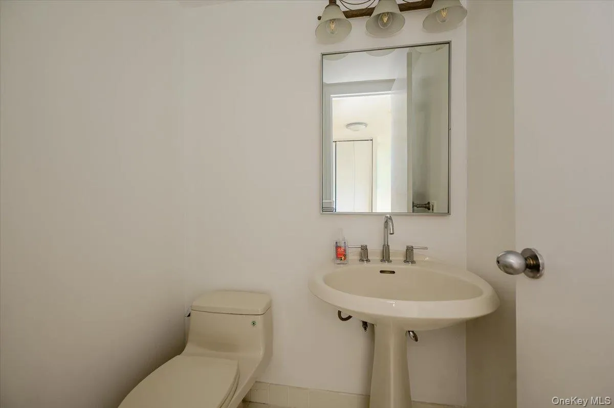 Powder room Powder room
