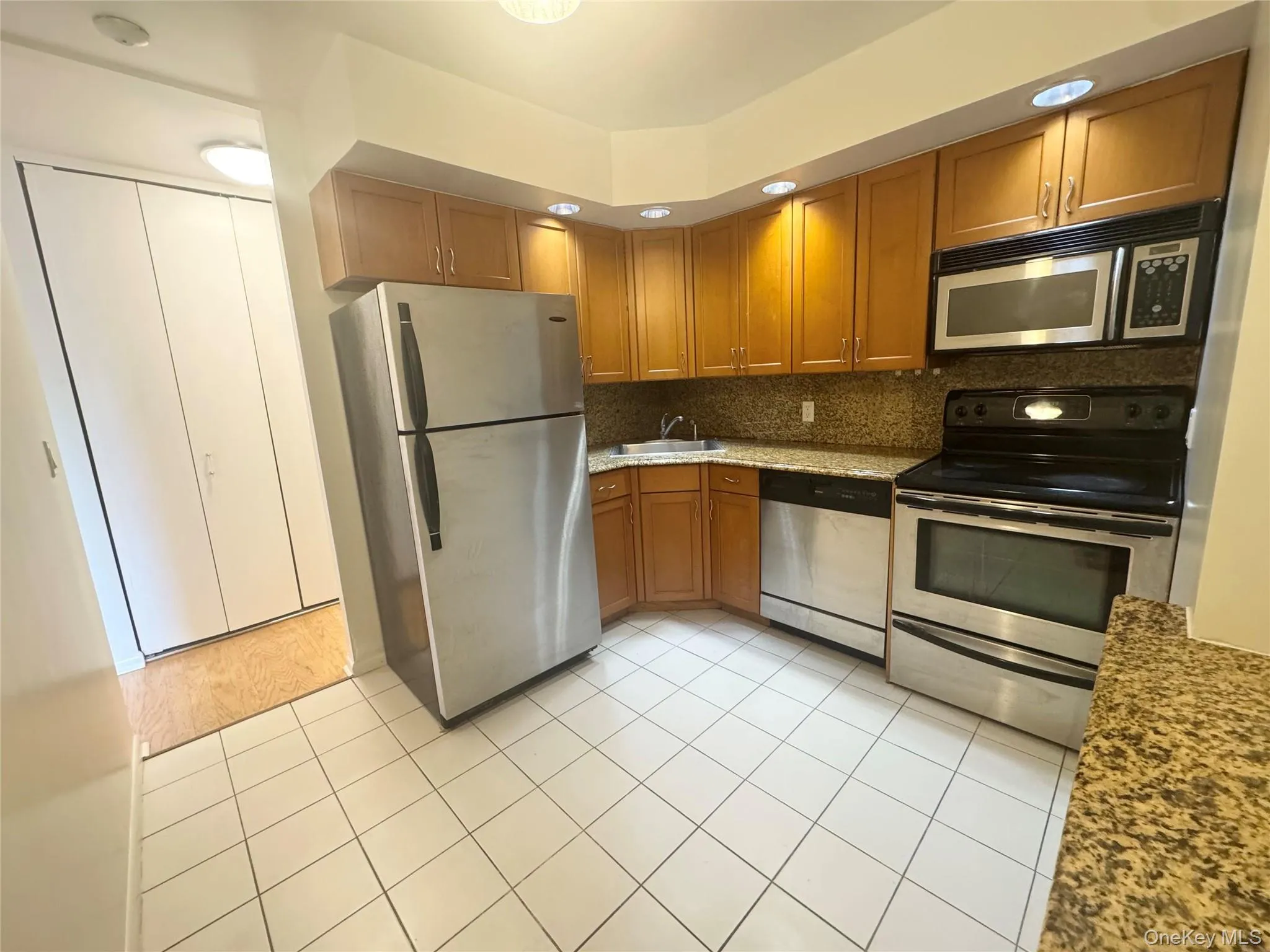 141 Great Neck Road, North Hempstead, NY, 2 Bedrooms Bedrooms, 4 Rooms Rooms,1 BathroomBathrooms,Residential Lease,For Rent,Great Neck Road,0,1042842 141 Great Neck Road, North Hempstead, NY, 2 Bedrooms Bedrooms, 4 Rooms Rooms,1 BathroomBathrooms,Residential Lease,For Rent,Great Neck Road,0,1042842