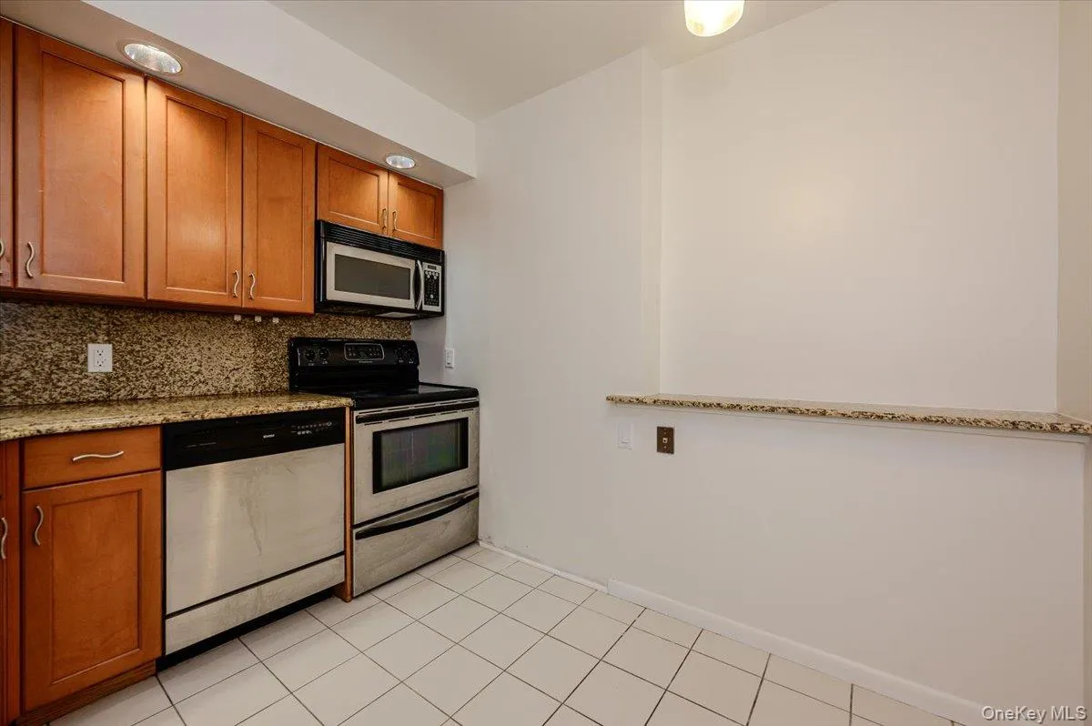 141 Great Neck Road, North Hempstead, NY, 2 Bedrooms Bedrooms, 4 Rooms Rooms,1 BathroomBathrooms,Residential Lease,For Rent,Great Neck Road,0,1042842 141 Great Neck Road, North Hempstead, NY, 2 Bedrooms Bedrooms, 4 Rooms Rooms,1 BathroomBathrooms,Residential Lease,For Rent,Great Neck Road,0,1042842
