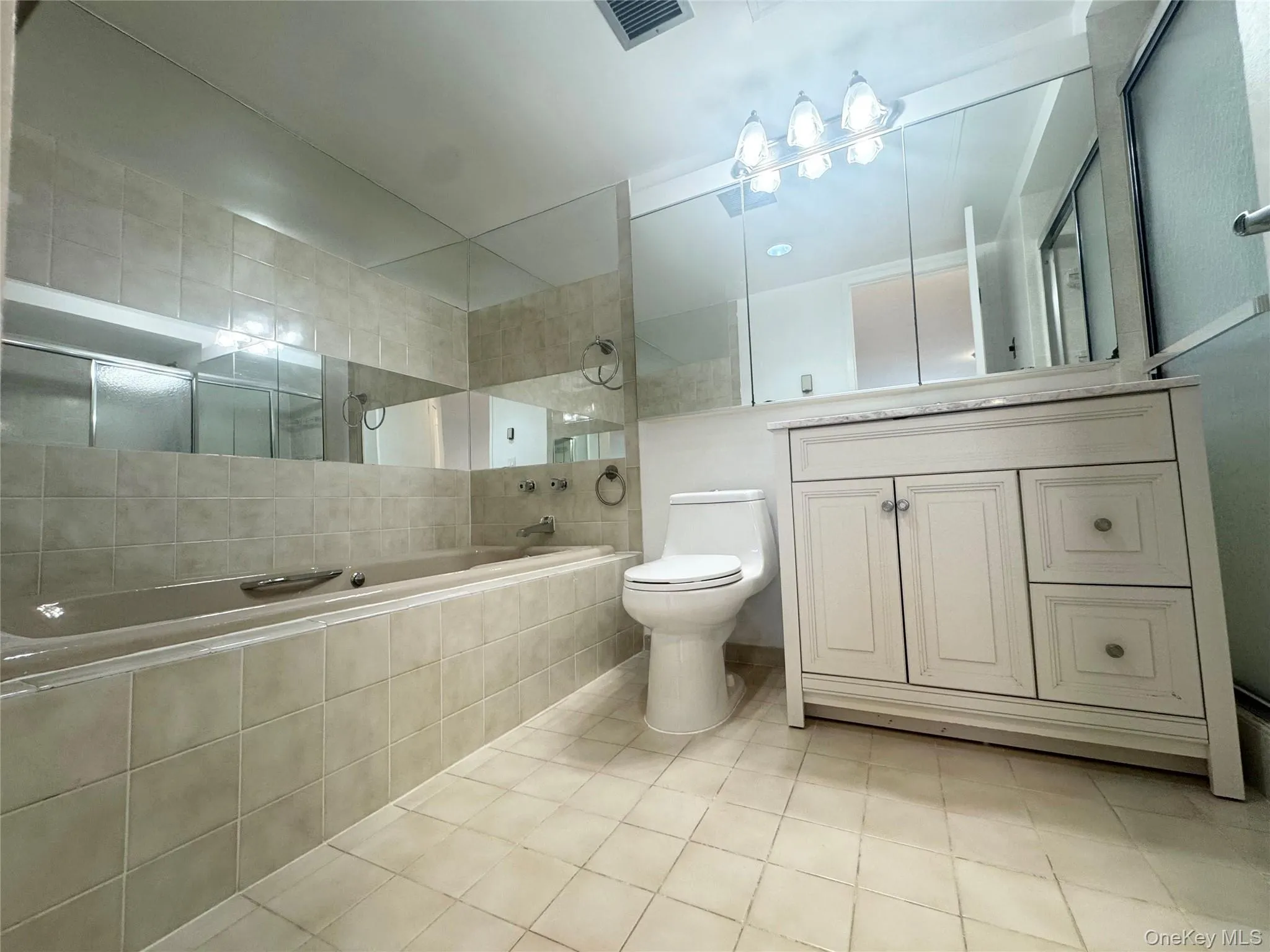 141 Great Neck Road, North Hempstead, NY, 2 Bedrooms Bedrooms, 4 Rooms Rooms,1 BathroomBathrooms,Residential Lease,For Rent,Great Neck Road,0,1042842 141 Great Neck Road, North Hempstead, NY, 2 Bedrooms Bedrooms, 4 Rooms Rooms,1 BathroomBathrooms,Residential Lease,For Rent,Great Neck Road,0,1042842