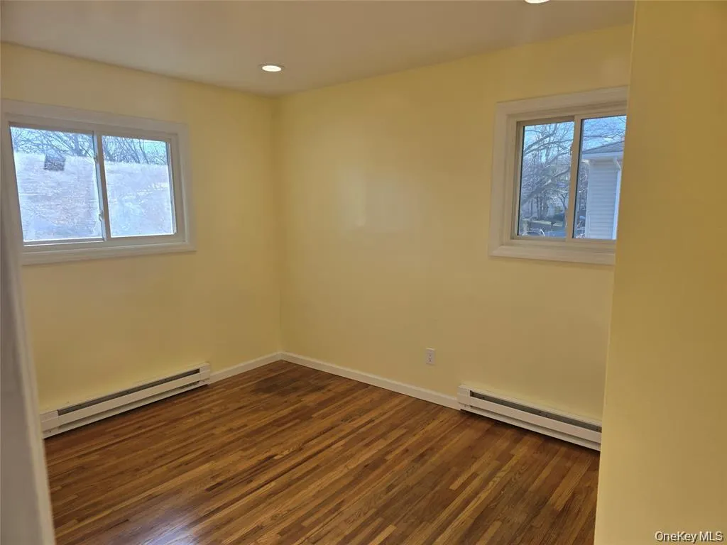 17 Lantern Street, Huntington, NY, 3 Bedroom Bedrooms, 6 Room Rooms,1 BathroomBathrooms,Residential Lease,For Rent,Lantern,0,1042844 17 Lantern Street, Huntington, NY, 3 Bedroom Bedrooms, 6 Room Rooms,1 BathroomBathrooms,Residential Lease,For Rent,Lantern,0,1042844