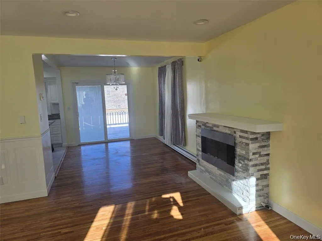 17 Lantern Street, Huntington, NY, 3 Bedroom Bedrooms, 6 Room Rooms,1 BathroomBathrooms,Residential Lease,For Rent,Lantern,0,1042844 17 Lantern Street, Huntington, NY, 3 Bedroom Bedrooms, 6 Room Rooms,1 BathroomBathrooms,Residential Lease,For Rent,Lantern,0,1042844