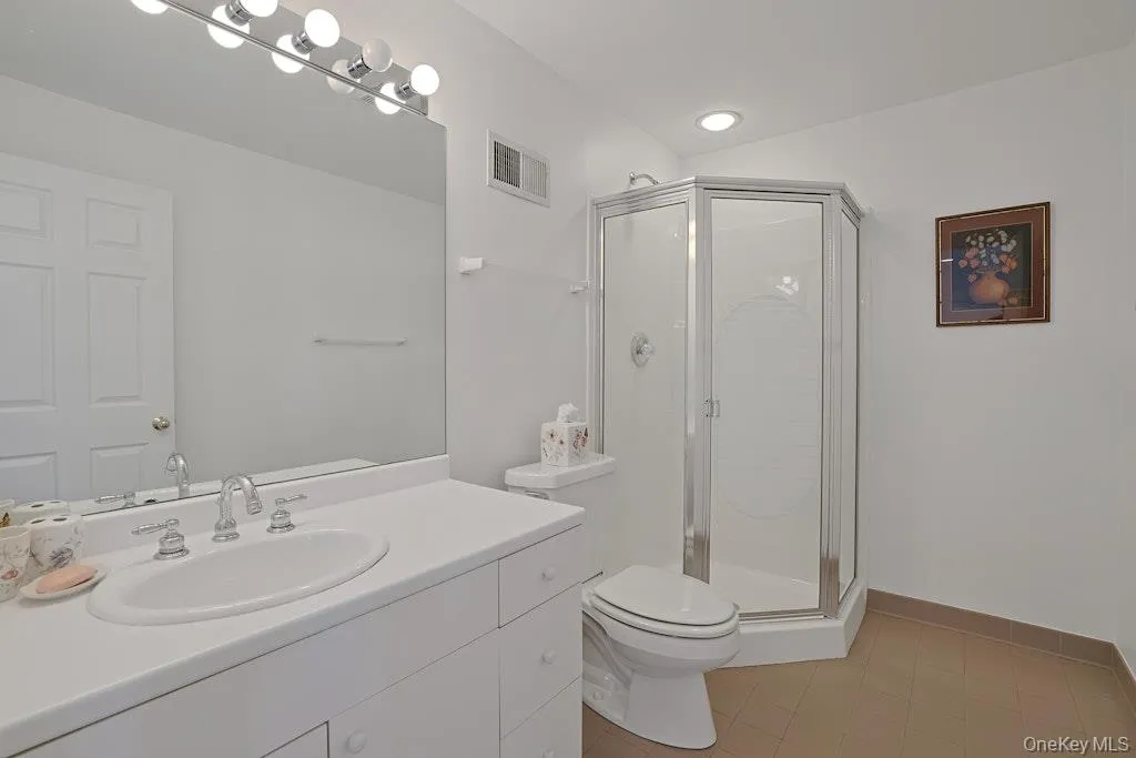 Lower level full bathroom Lower level full bathroom
