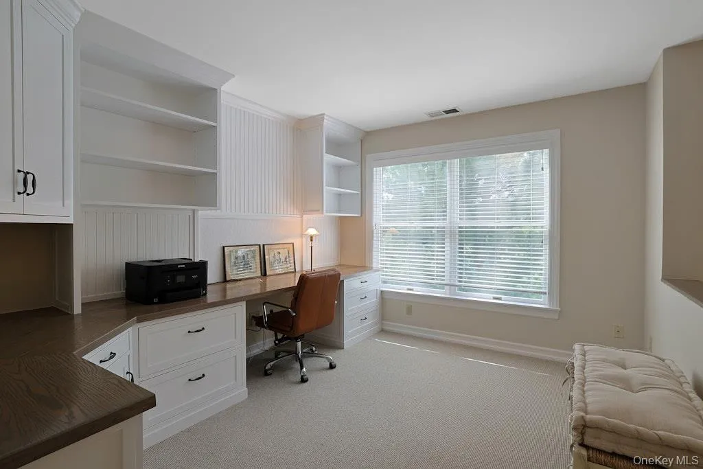 Office with built-ins/possibly a 3rd bedroom Office with built-ins/possibly a 3rd bedroom
