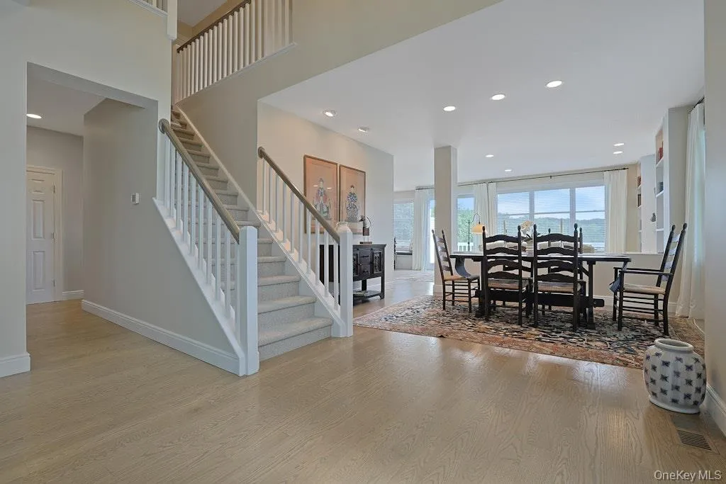 Dramatic 2 story entryway Dramatic 2 story entryway