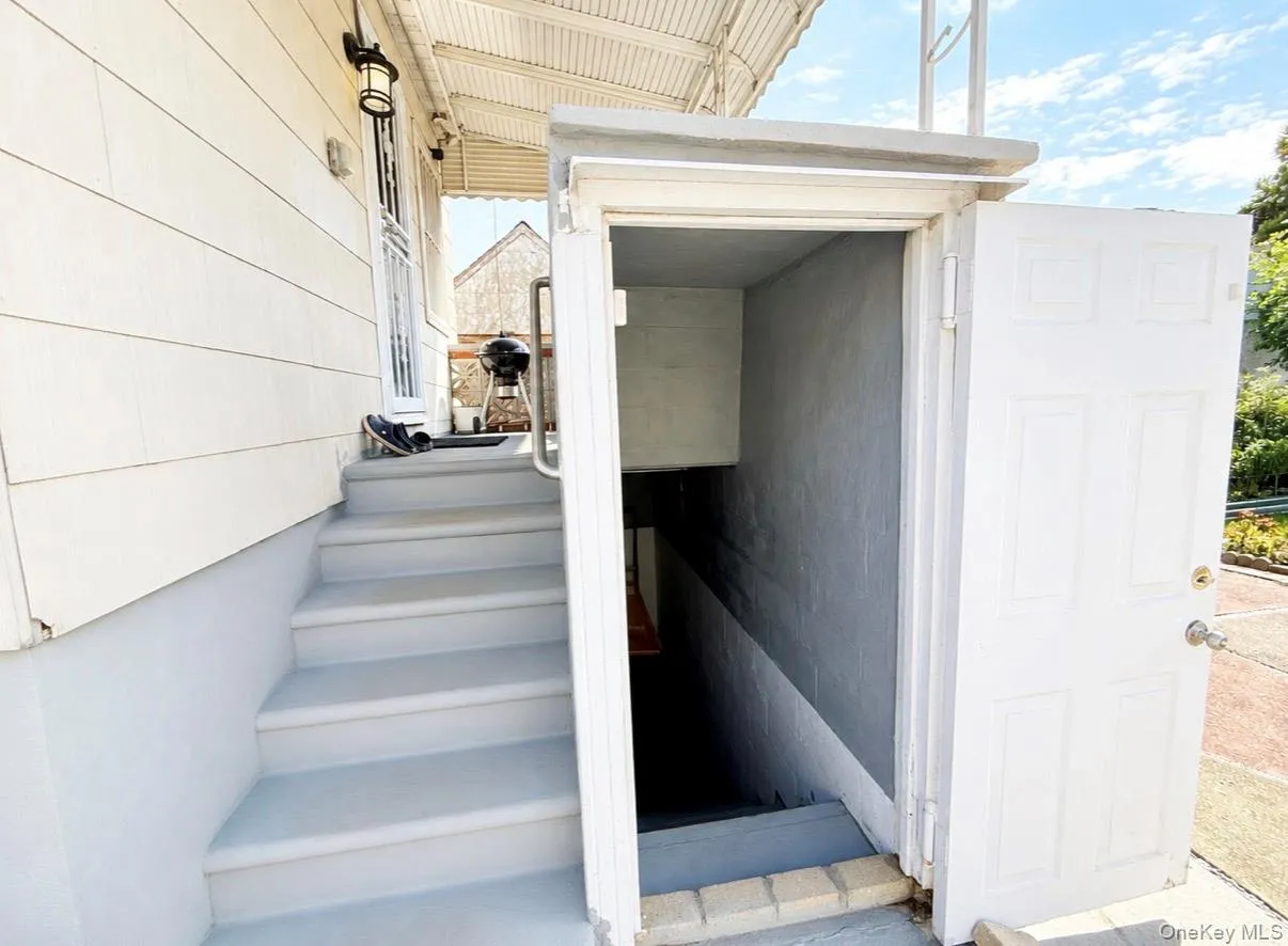 201-10 26th Avenue, New York, NY, 3 Bedrooms Bedrooms, 7 Rooms Rooms,1 BathroomBathrooms,Residential,For Rent,26th,0,1042848 201-10 26th Avenue, New York, NY, 3 Bedrooms Bedrooms, 7 Rooms Rooms,1 BathroomBathrooms,Residential,For Rent,26th,0,1042848
