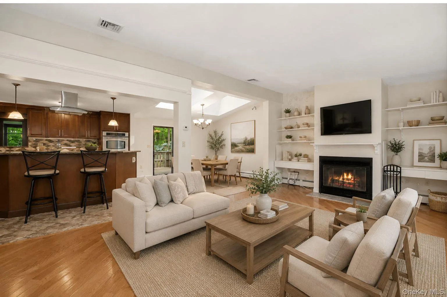 Open concept floorplan for easy entertaining and everyday living. Virtually staged. Open concept floorplan for easy entertaining and everyday living. Virtually staged.