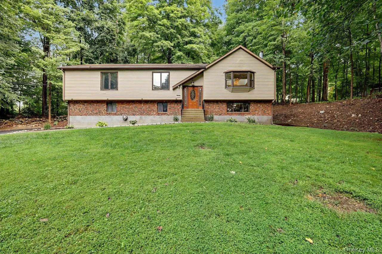 Well maintained raised ranch with 2 car garage and plenty of parking. Well maintained raised ranch with 2 car garage and plenty of parking.