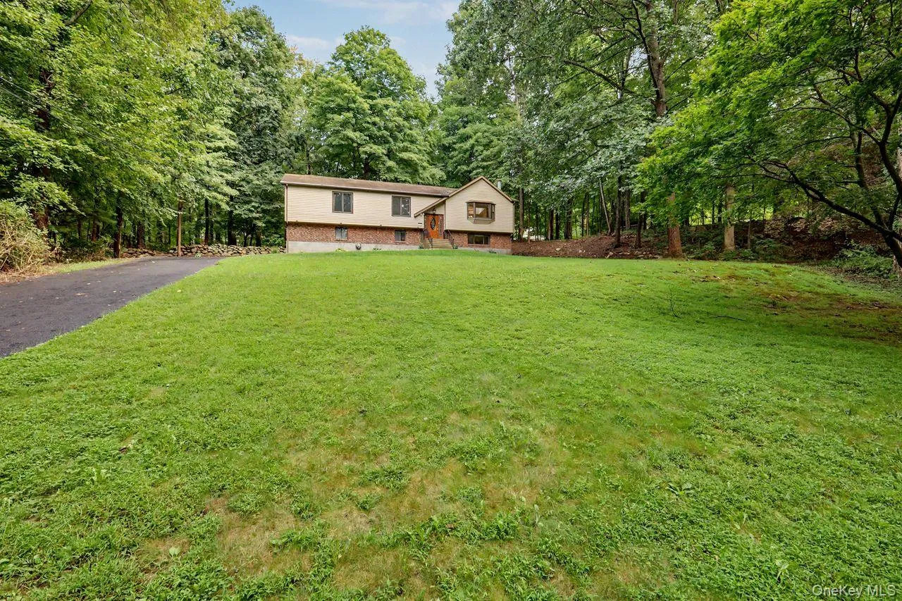 Large private front yard. Large private front yard.