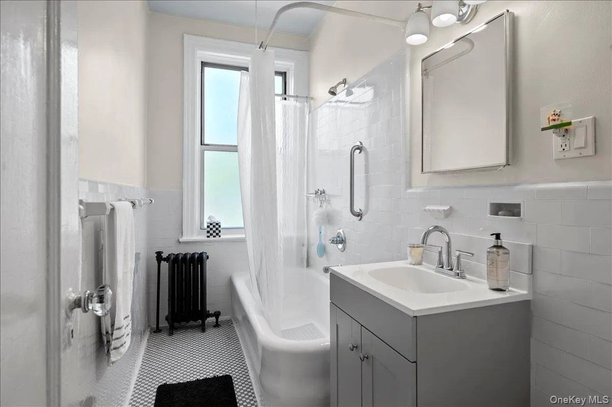 445 Gramatan Avenue, Mount Vernon, NY, 2 Bedrooms Bedrooms, 4 Rooms Rooms,1 BathroomBathrooms,Residential,For Rent,Gramatan Avenue,0,1042852 445 Gramatan Avenue, Mount Vernon, NY, 2 Bedrooms Bedrooms, 4 Rooms Rooms,1 BathroomBathrooms,Residential,For Rent,Gramatan Avenue,0,1042852