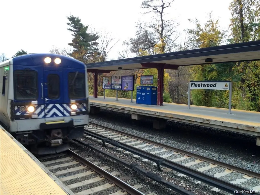 .4 miles to Fleetwood Metro North stations .4 miles to Fleetwood Metro North stations
