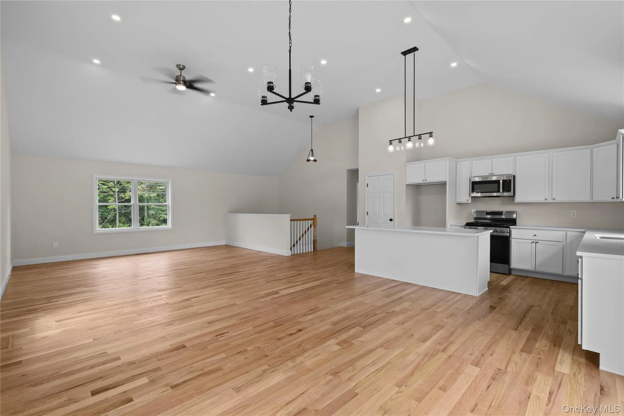 Beautiful Open Kitchen Seamlessly Connected to the Main Living Space Beautiful Open Kitchen Seamlessly Connected to the Main Living Space