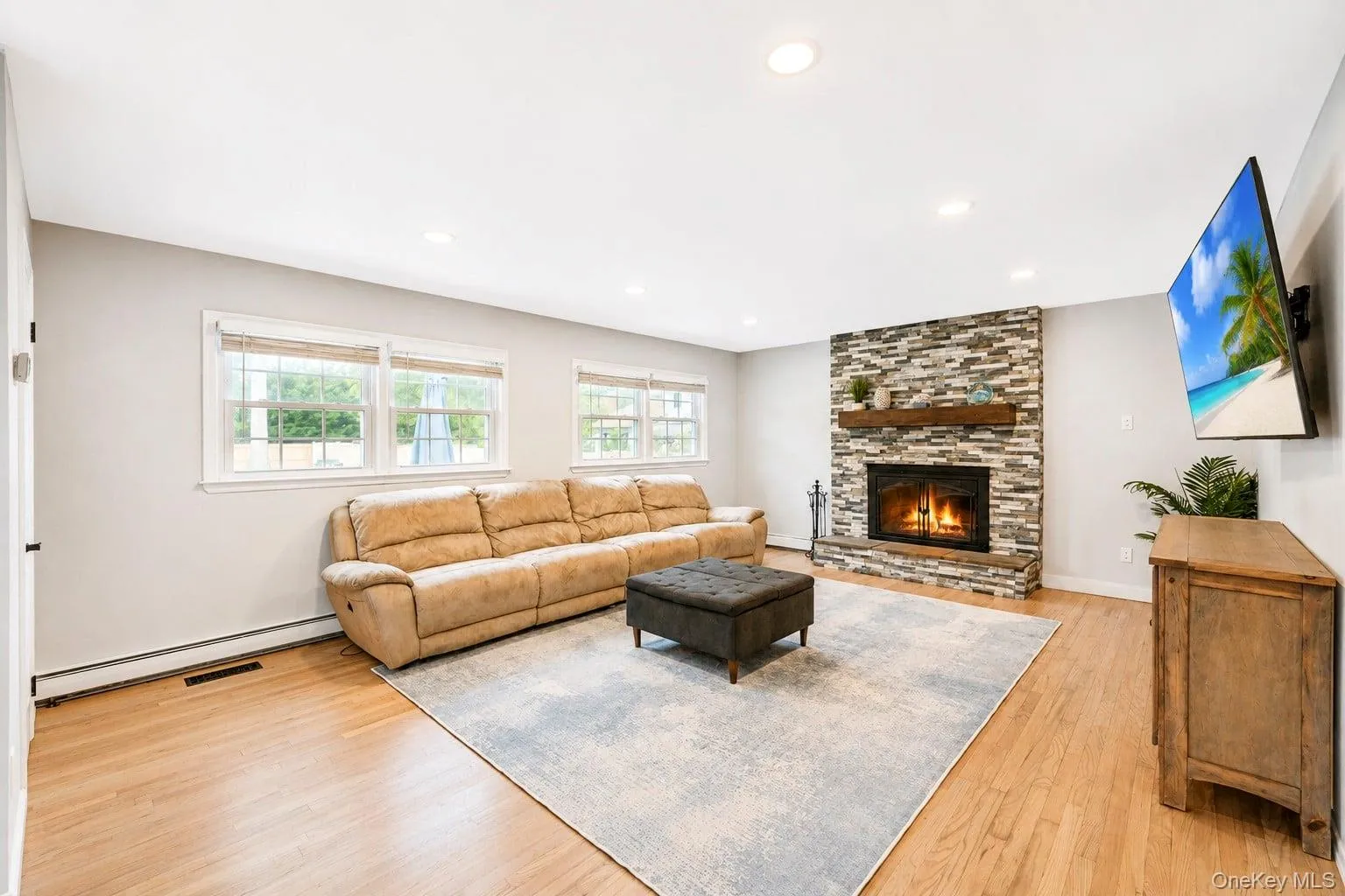 282 6th Avenue, Smithtown, NY, 3 Bedrooms Bedrooms, 8 Rooms Rooms,2 BathroomsBathrooms,Residential,For Rent,6th,0,1042862 282 6th Avenue, Smithtown, NY, 3 Bedrooms Bedrooms, 8 Rooms Rooms,2 BathroomsBathrooms,Residential,For Rent,6th,0,1042862