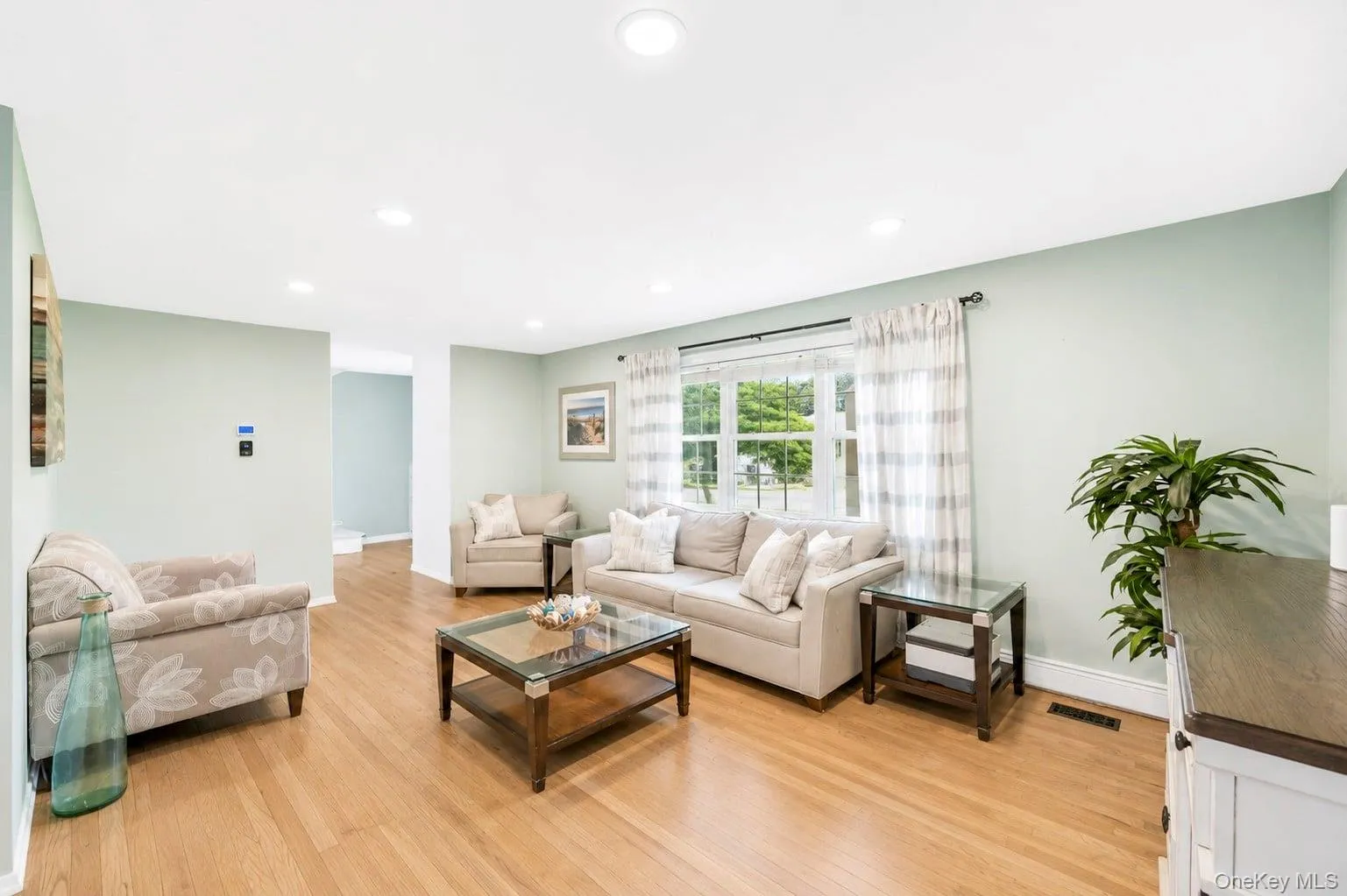 282 6th Avenue, Smithtown, NY, 3 Bedrooms Bedrooms, 8 Rooms Rooms,2 BathroomsBathrooms,Residential,For Rent,6th,0,1042862 282 6th Avenue, Smithtown, NY, 3 Bedrooms Bedrooms, 8 Rooms Rooms,2 BathroomsBathrooms,Residential,For Rent,6th,0,1042862