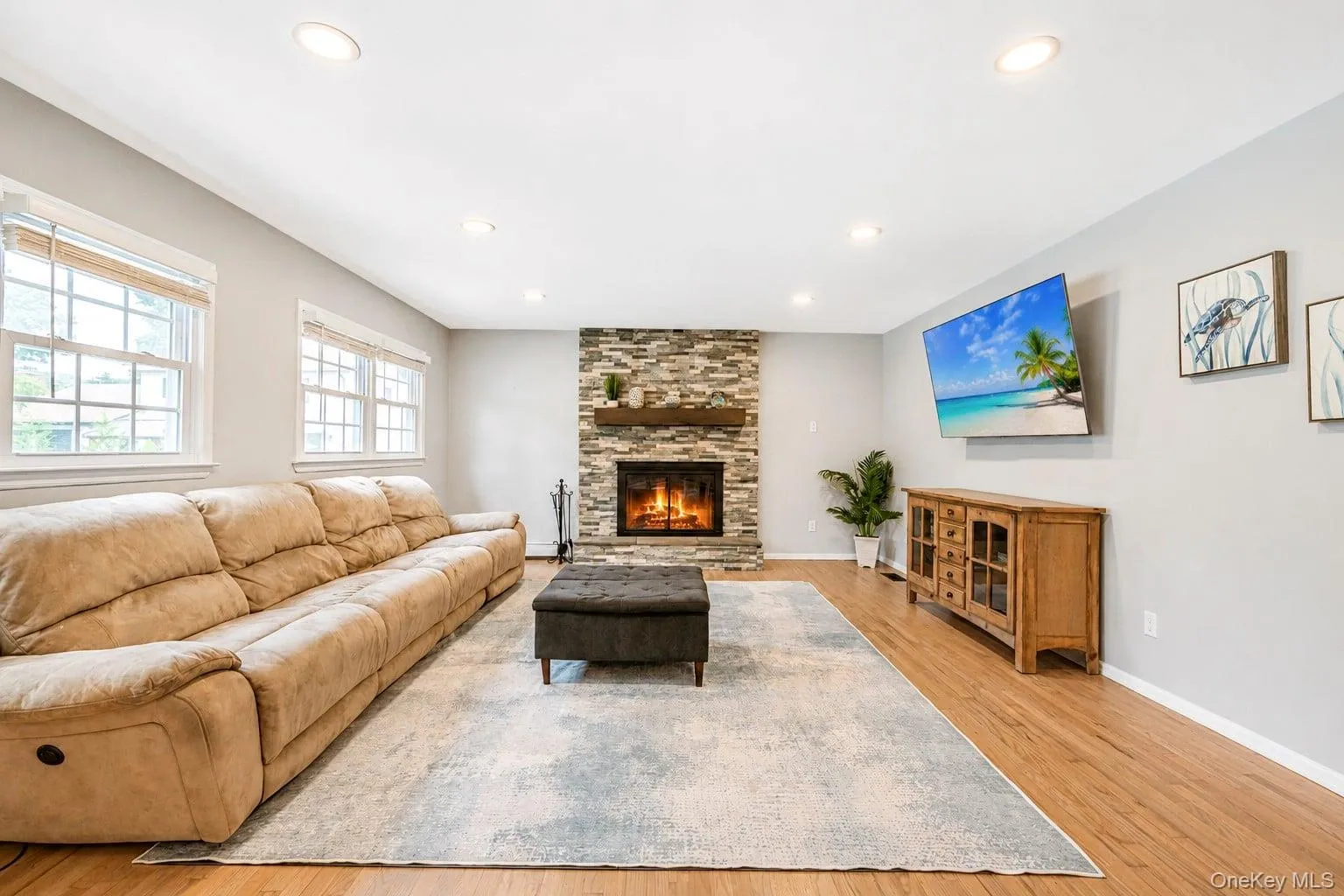 282 6th Avenue, Smithtown, NY, 3 Bedrooms Bedrooms, 8 Rooms Rooms,2 BathroomsBathrooms,Residential,For Rent,6th,0,1042862 282 6th Avenue, Smithtown, NY, 3 Bedrooms Bedrooms, 8 Rooms Rooms,2 BathroomsBathrooms,Residential,For Rent,6th,0,1042862