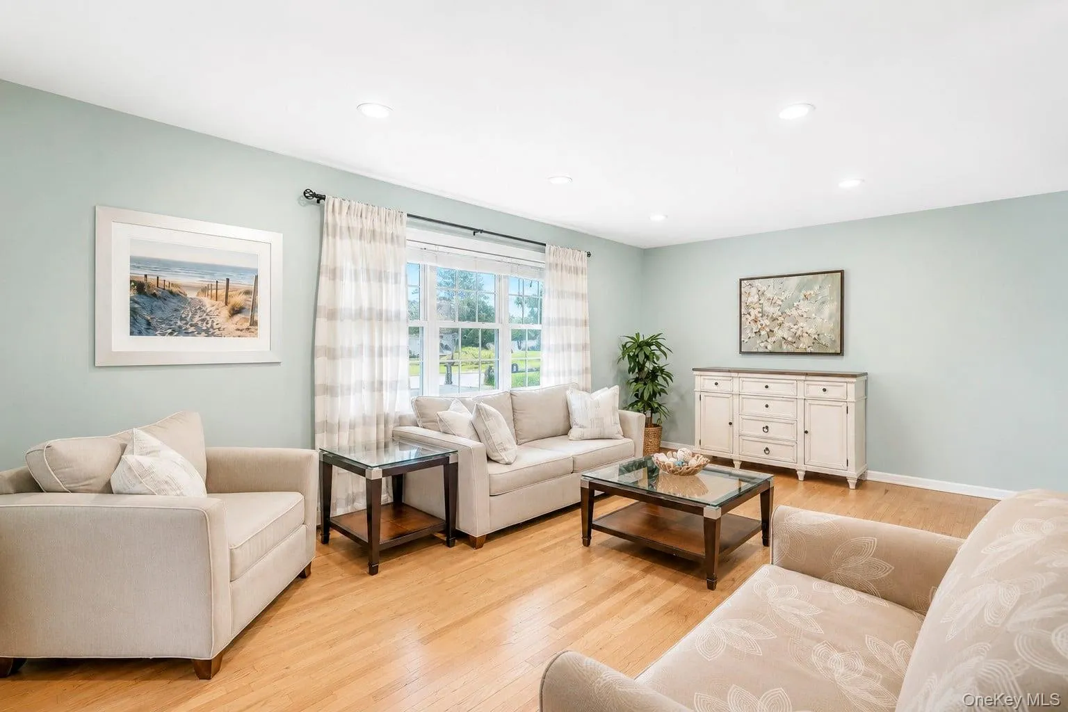 282 6th Avenue, Smithtown, NY, 3 Bedrooms Bedrooms, 8 Rooms Rooms,2 BathroomsBathrooms,Residential,For Rent,6th,0,1042862 282 6th Avenue, Smithtown, NY, 3 Bedrooms Bedrooms, 8 Rooms Rooms,2 BathroomsBathrooms,Residential,For Rent,6th,0,1042862