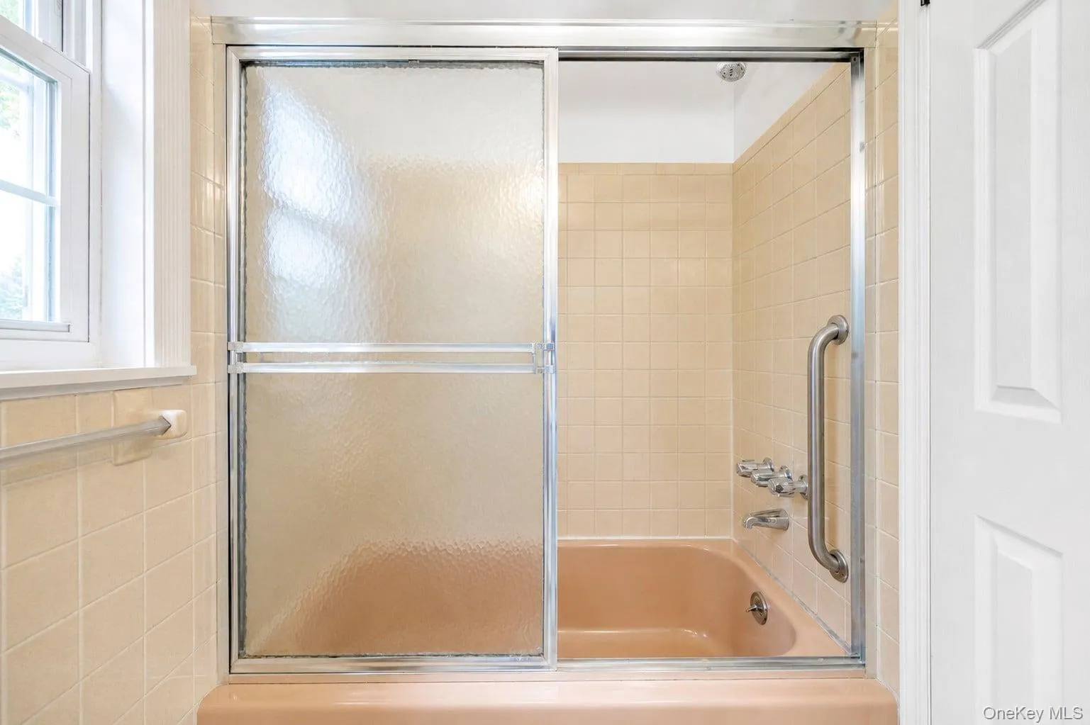 282 6th Avenue, Smithtown, NY, 3 Bedrooms Bedrooms, 8 Rooms Rooms,2 BathroomsBathrooms,Residential,For Rent,6th,0,1042862 282 6th Avenue, Smithtown, NY, 3 Bedrooms Bedrooms, 8 Rooms Rooms,2 BathroomsBathrooms,Residential,For Rent,6th,0,1042862