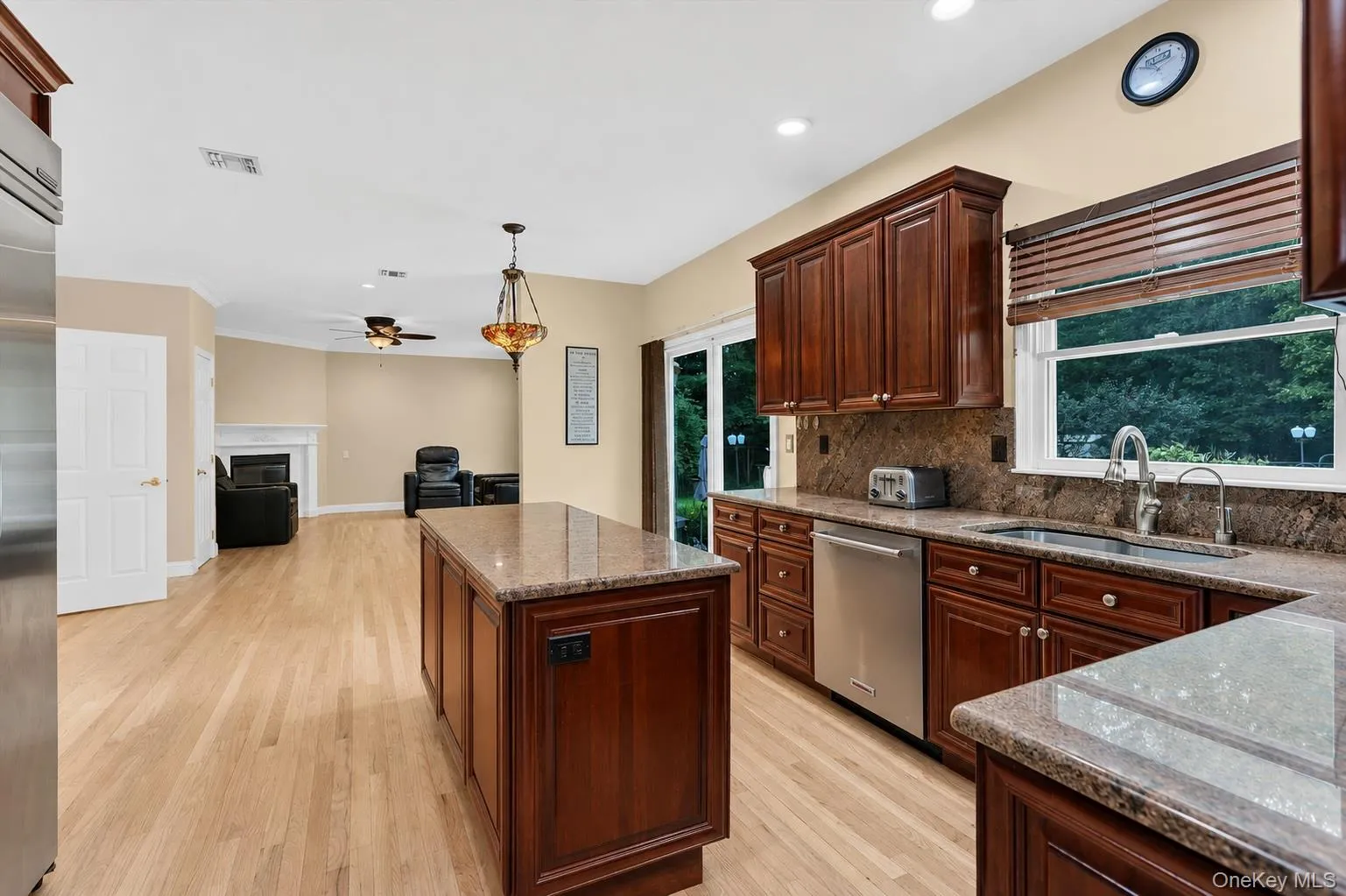 25 Pashen Place, Huntington, NY, 4 Bedrooms Bedrooms, 8 Rooms Rooms,3 BathroomsBathrooms,Residential,For Rent,Pashen,0,1042863 25 Pashen Place, Huntington, NY, 4 Bedrooms Bedrooms, 8 Rooms Rooms,3 BathroomsBathrooms,Residential,For Rent,Pashen,0,1042863