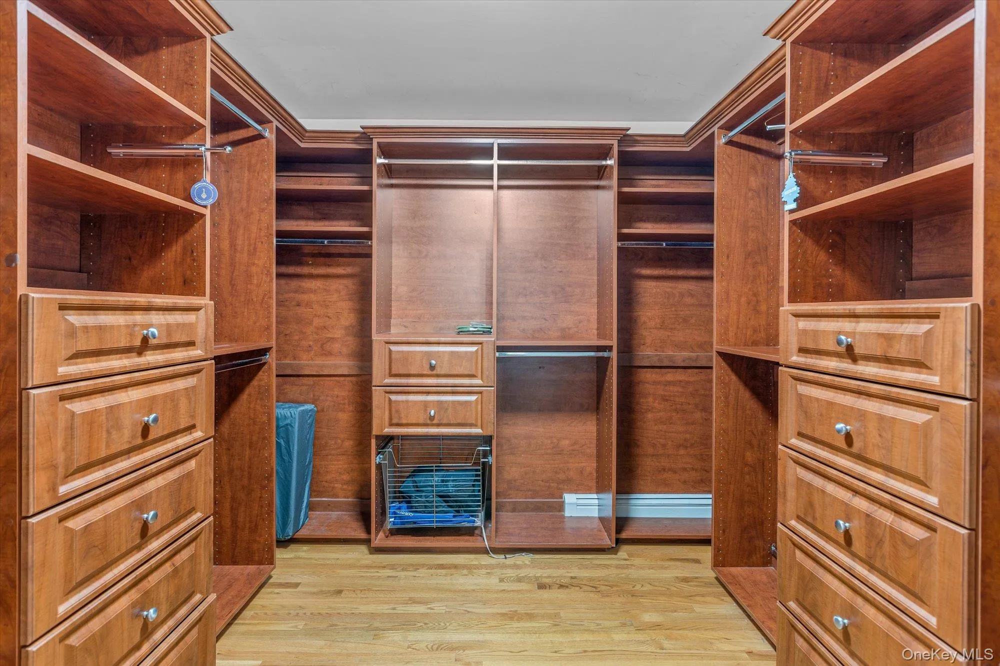 25 Pashen Place, Huntington, NY, 4 Bedrooms Bedrooms, 8 Rooms Rooms,3 BathroomsBathrooms,Residential,For Rent,Pashen,0,1042863 25 Pashen Place, Huntington, NY, 4 Bedrooms Bedrooms, 8 Rooms Rooms,3 BathroomsBathrooms,Residential,For Rent,Pashen,0,1042863