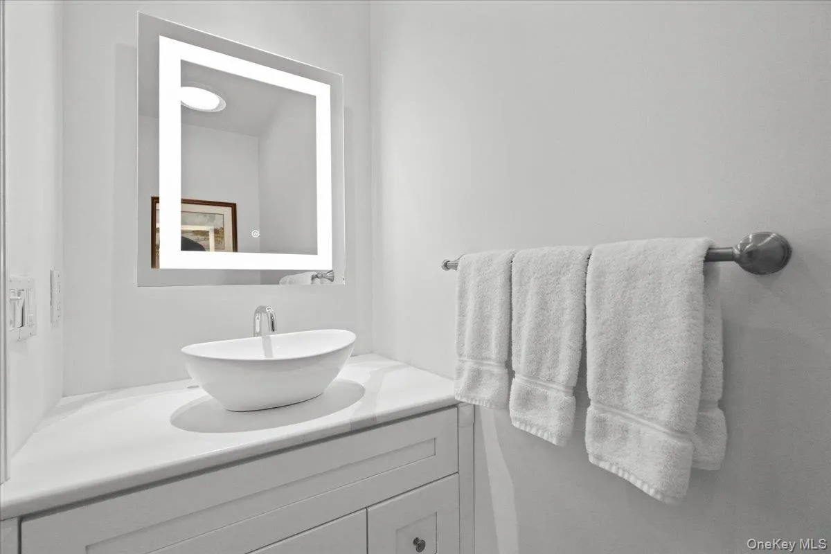 This is the powder room. This is the powder room.