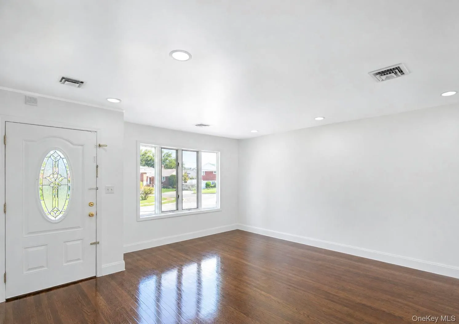 71 6th Street, Oyster Bay, NY, 3 Bedrooms Bedrooms, 5 Rooms Rooms,1 BathroomBathrooms,Residential,For Rent,6th,0,1042884 71 6th Street, Oyster Bay, NY, 3 Bedrooms Bedrooms, 5 Rooms Rooms,1 BathroomBathrooms,Residential,For Rent,6th,0,1042884