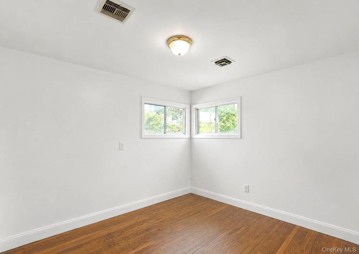 71 6th Street, Oyster Bay, NY, 3 Bedrooms Bedrooms, 5 Rooms Rooms,1 BathroomBathrooms,Residential,For Rent,6th,0,1042884 71 6th Street, Oyster Bay, NY, 3 Bedrooms Bedrooms, 5 Rooms Rooms,1 BathroomBathrooms,Residential,For Rent,6th,0,1042884