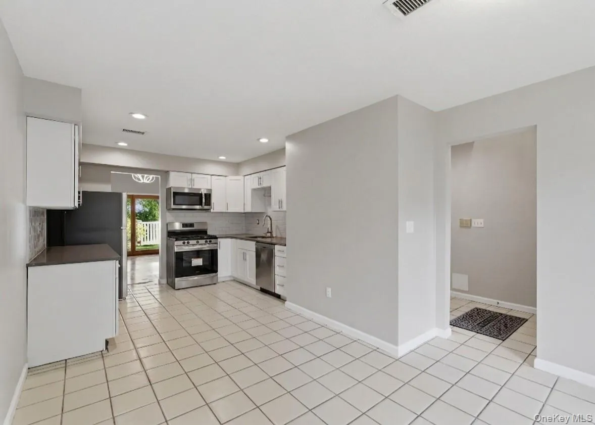 4 Trevor Lake Drive, Clarkstown, NY, 2 Bedrooms Bedrooms, 7 Rooms Rooms,2 BathroomsBathrooms,Residential,For Rent,Trevor Lake,0,1042887 4 Trevor Lake Drive, Clarkstown, NY, 2 Bedrooms Bedrooms, 7 Rooms Rooms,2 BathroomsBathrooms,Residential,For Rent,Trevor Lake,0,1042887