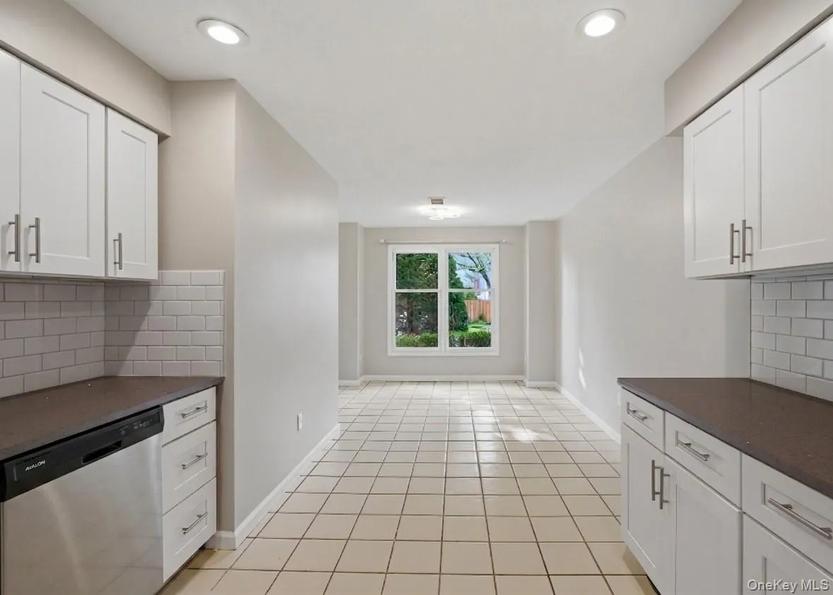4 Trevor Lake Drive, Clarkstown, NY, 2 Bedrooms Bedrooms, 7 Rooms Rooms,2 BathroomsBathrooms,Residential,For Rent,Trevor Lake,0,1042887 4 Trevor Lake Drive, Clarkstown, NY, 2 Bedrooms Bedrooms, 7 Rooms Rooms,2 BathroomsBathrooms,Residential,For Rent,Trevor Lake,0,1042887