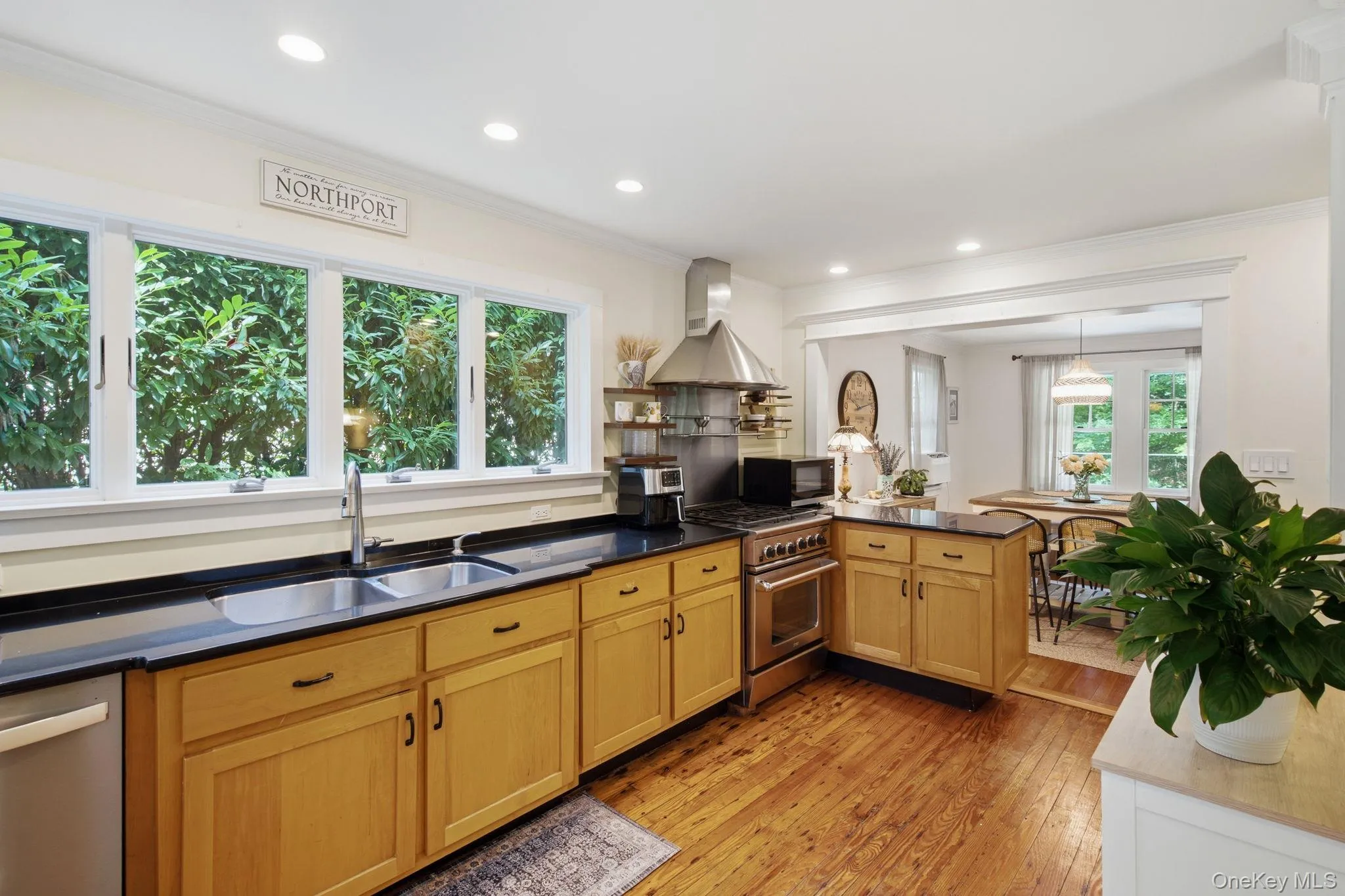 99 Norwood Avenue, Huntington, NY, 3 Bedrooms Bedrooms, 7 Rooms Rooms,1 BathroomBathrooms,Residential,For Rent,Norwood,0,1042888 99 Norwood Avenue, Huntington, NY, 3 Bedrooms Bedrooms, 7 Rooms Rooms,1 BathroomBathrooms,Residential,For Rent,Norwood,0,1042888