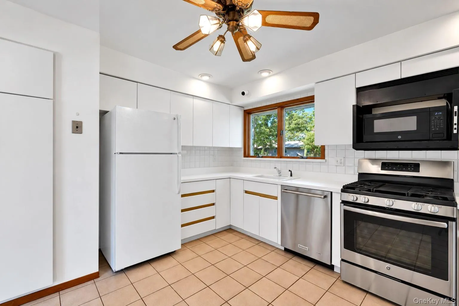 107 Headline Road, Babylon, NY, 4 Bedrooms Bedrooms, 8 Rooms Rooms,1 BathroomBathrooms,Residential,For Rent,Headline,0,1042889 107 Headline Road, Babylon, NY, 4 Bedrooms Bedrooms, 8 Rooms Rooms,1 BathroomBathrooms,Residential,For Rent,Headline,0,1042889