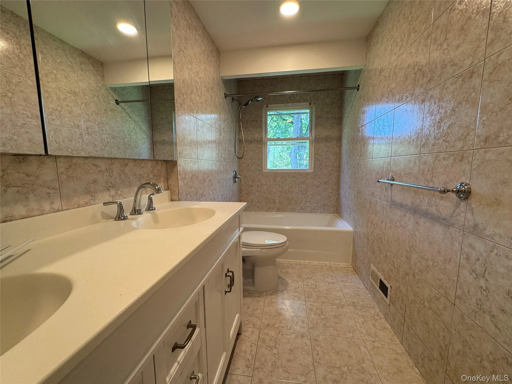 3 Stonewall Lane, Mamaroneck, NY, 4 Bedrooms Bedrooms, 7 Rooms Rooms,3 BathroomsBathrooms,Residential Lease,For Rent,Stonewall,0,1042891 3 Stonewall Lane, Mamaroneck, NY, 4 Bedrooms Bedrooms, 7 Rooms Rooms,3 BathroomsBathrooms,Residential Lease,For Rent,Stonewall,0,1042891