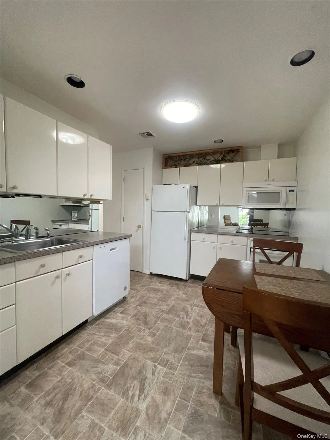 152A Laurance Lane, Brookhaven, NY, 2 Bedrooms Bedrooms, 6 Rooms Rooms,1 BathroomBathrooms,Residential,For Rent,Laurance,0,1042894 152A Laurance Lane, Brookhaven, NY, 2 Bedrooms Bedrooms, 6 Rooms Rooms,1 BathroomBathrooms,Residential,For Rent,Laurance,0,1042894