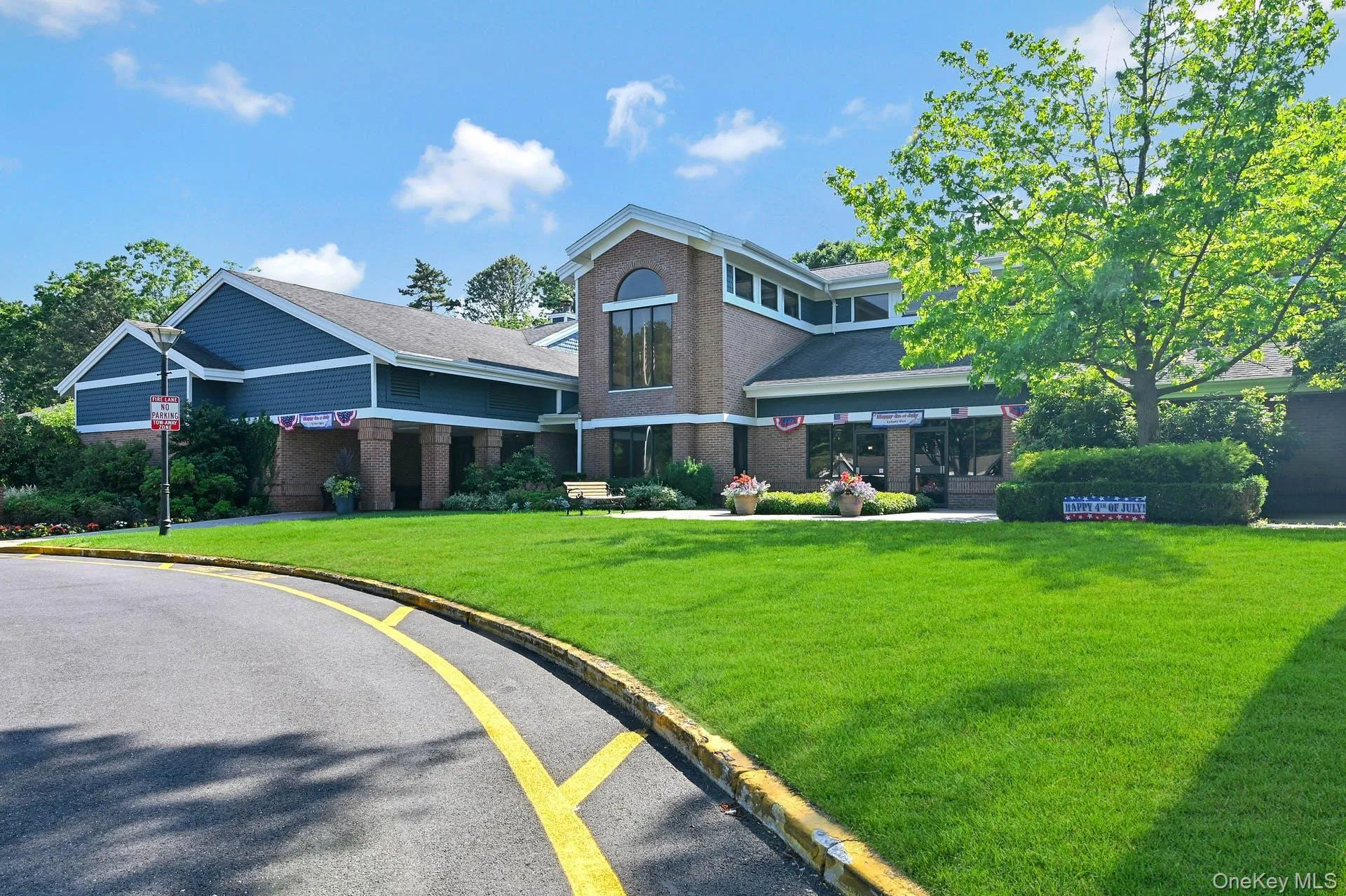 The Leisure Glen Country Club Clubhouse. The Leisure Glen Country Club Clubhouse.