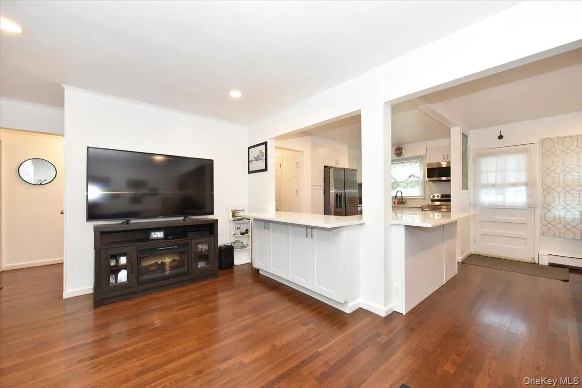 95 Jenkins Avenue, Babylon, NY, 3 Bedrooms Bedrooms, 8 Rooms Rooms,1 BathroomBathrooms,Residential,For Rent,Jenkins,0,1042906 95 Jenkins Avenue, Babylon, NY, 3 Bedrooms Bedrooms, 8 Rooms Rooms,1 BathroomBathrooms,Residential,For Rent,Jenkins,0,1042906