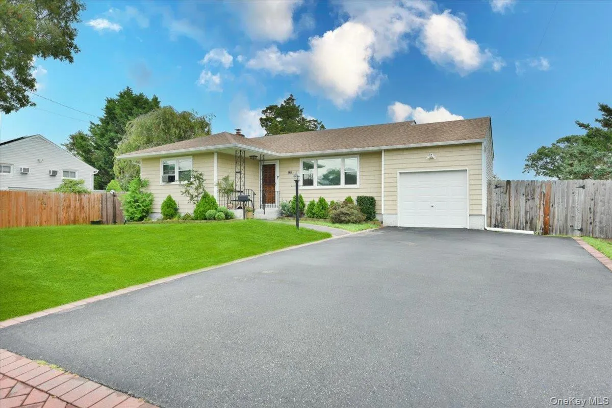 95 Jenkins Avenue, Babylon, NY, 3 Bedrooms Bedrooms, 8 Rooms Rooms,1 BathroomBathrooms,Residential,For Rent,Jenkins,0,1042906 95 Jenkins Avenue, Babylon, NY, 3 Bedrooms Bedrooms, 8 Rooms Rooms,1 BathroomBathrooms,Residential,For Rent,Jenkins,0,1042906