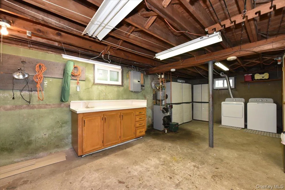 95 Jenkins Avenue, Babylon, NY, 3 Bedrooms Bedrooms, 8 Rooms Rooms,1 BathroomBathrooms,Residential,For Rent,Jenkins,0,1042906 95 Jenkins Avenue, Babylon, NY, 3 Bedrooms Bedrooms, 8 Rooms Rooms,1 BathroomBathrooms,Residential,For Rent,Jenkins,0,1042906