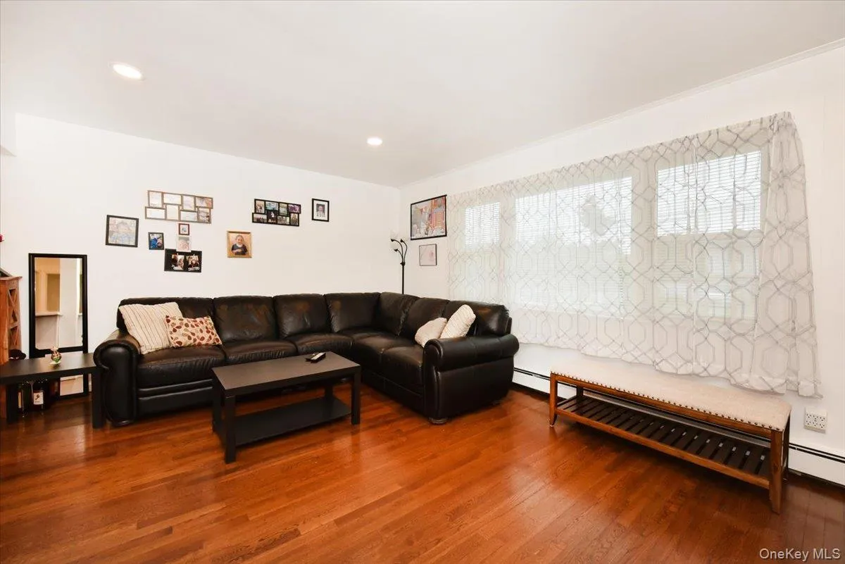 95 Jenkins Avenue, Babylon, NY, 3 Bedrooms Bedrooms, 8 Rooms Rooms,1 BathroomBathrooms,Residential,For Rent,Jenkins,0,1042906 95 Jenkins Avenue, Babylon, NY, 3 Bedrooms Bedrooms, 8 Rooms Rooms,1 BathroomBathrooms,Residential,For Rent,Jenkins,0,1042906