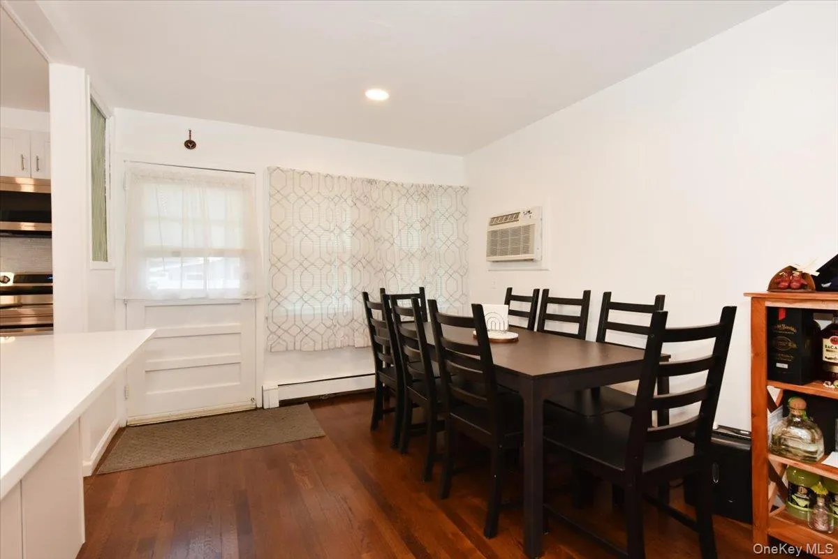 95 Jenkins Avenue, Babylon, NY, 3 Bedrooms Bedrooms, 8 Rooms Rooms,1 BathroomBathrooms,Residential,For Rent,Jenkins,0,1042906 95 Jenkins Avenue, Babylon, NY, 3 Bedrooms Bedrooms, 8 Rooms Rooms,1 BathroomBathrooms,Residential,For Rent,Jenkins,0,1042906
