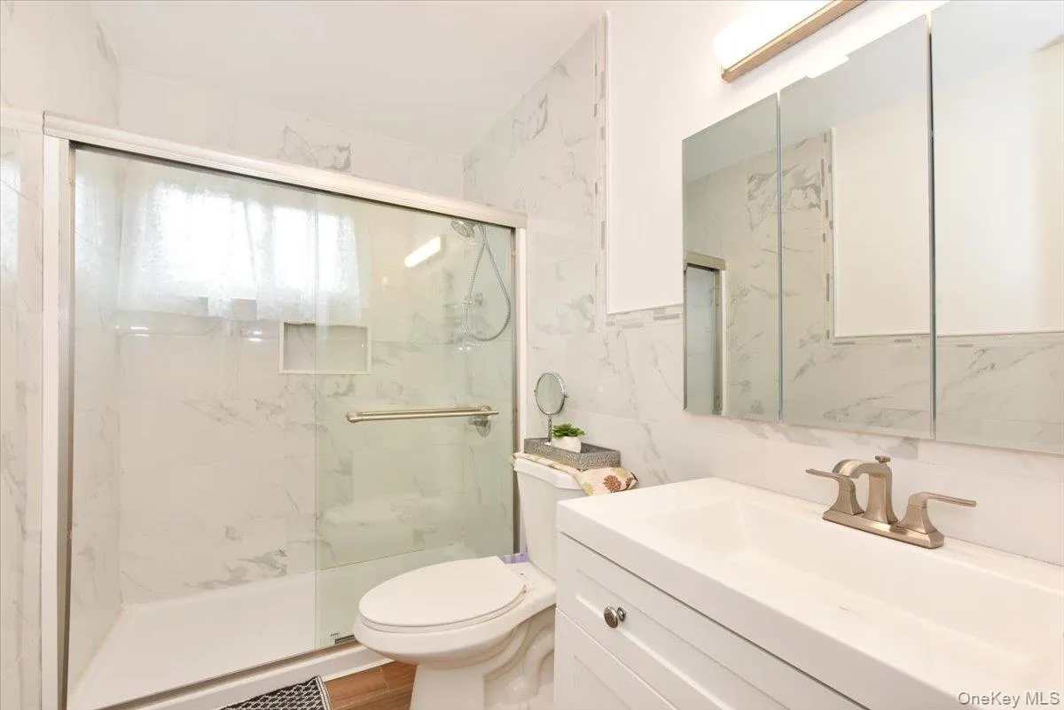 95 Jenkins Avenue, Babylon, NY, 3 Bedrooms Bedrooms, 8 Rooms Rooms,1 BathroomBathrooms,Residential,For Rent,Jenkins,0,1042906 95 Jenkins Avenue, Babylon, NY, 3 Bedrooms Bedrooms, 8 Rooms Rooms,1 BathroomBathrooms,Residential,For Rent,Jenkins,0,1042906
