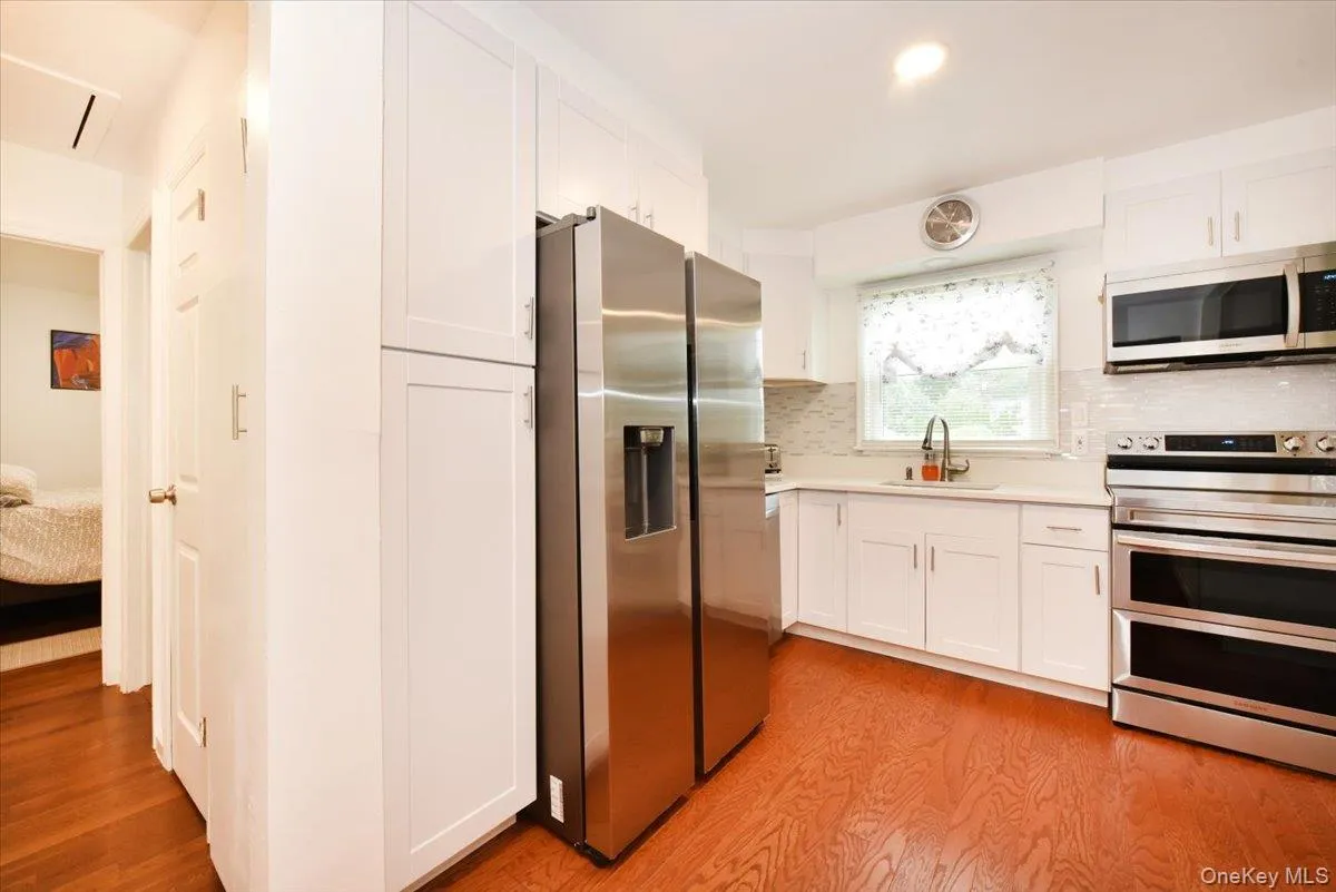 95 Jenkins Avenue, Babylon, NY, 3 Bedrooms Bedrooms, 8 Rooms Rooms,1 BathroomBathrooms,Residential,For Rent,Jenkins,0,1042906 95 Jenkins Avenue, Babylon, NY, 3 Bedrooms Bedrooms, 8 Rooms Rooms,1 BathroomBathrooms,Residential,For Rent,Jenkins,0,1042906