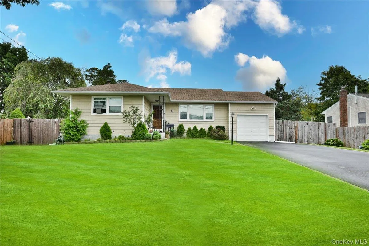95 Jenkins Avenue, Babylon, NY, 3 Bedrooms Bedrooms, 8 Rooms Rooms,1 BathroomBathrooms,Residential,For Rent,Jenkins,0,1042906 95 Jenkins Avenue, Babylon, NY, 3 Bedrooms Bedrooms, 8 Rooms Rooms,1 BathroomBathrooms,Residential,For Rent,Jenkins,0,1042906