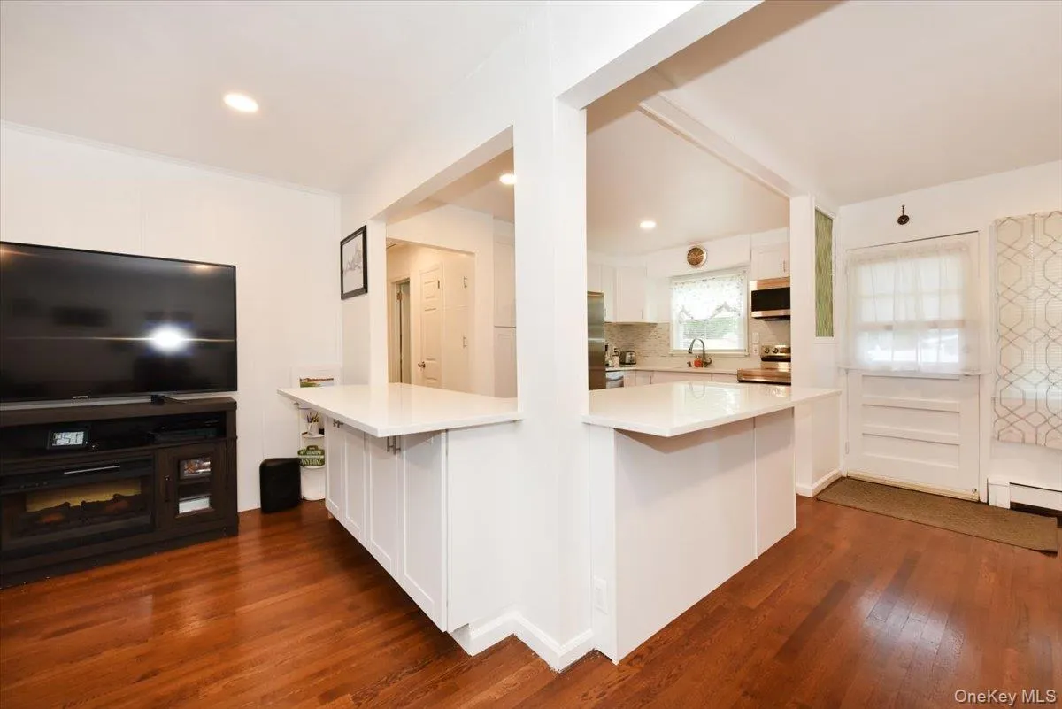 95 Jenkins Avenue, Babylon, NY, 3 Bedrooms Bedrooms, 8 Rooms Rooms,1 BathroomBathrooms,Residential,For Rent,Jenkins,0,1042906 95 Jenkins Avenue, Babylon, NY, 3 Bedrooms Bedrooms, 8 Rooms Rooms,1 BathroomBathrooms,Residential,For Rent,Jenkins,0,1042906